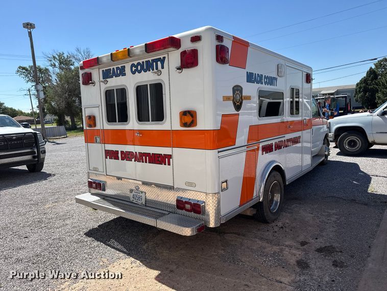 image for item EW4045 2000 Ford F450 Super Duty ambulance