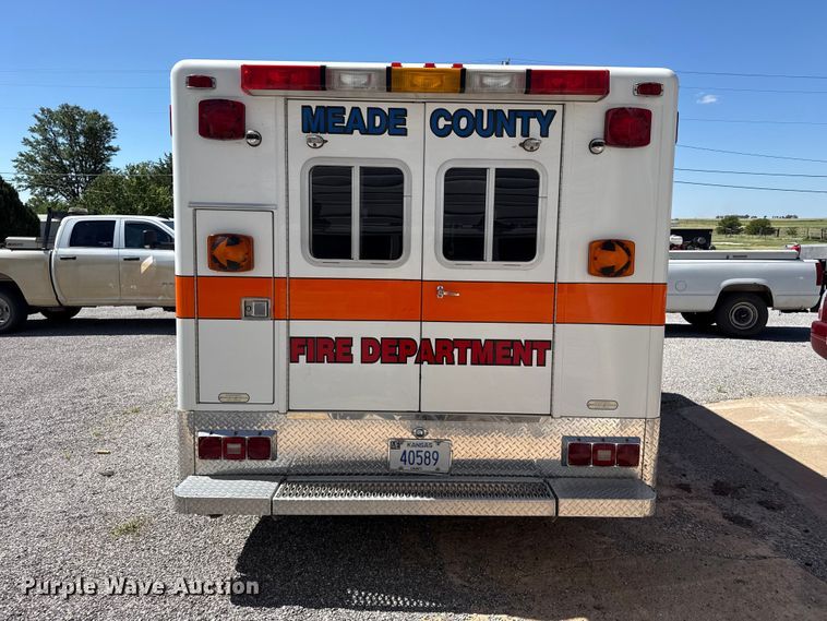 image for item EW4045 2000 Ford F450 Super Duty ambulance