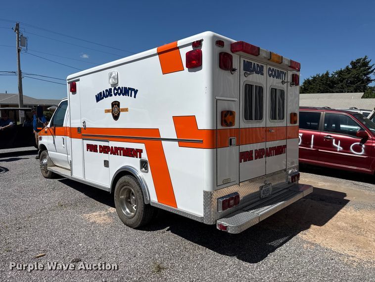 image for item EW4045 2000 Ford F450 Super Duty ambulance
