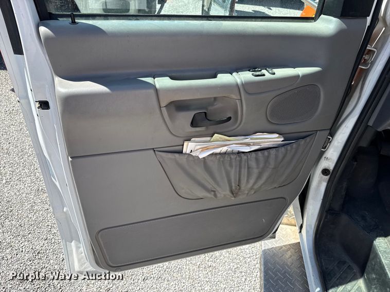 image for item EW4045 2000 Ford F450 Super Duty ambulance