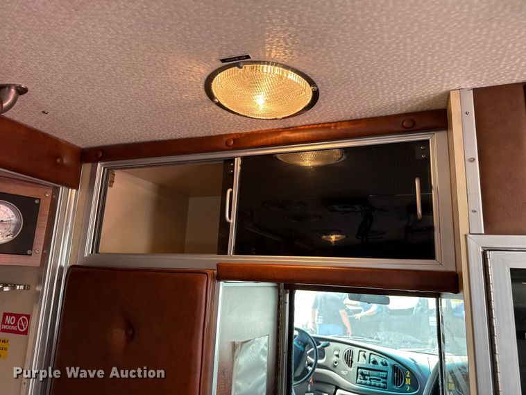 image for item EW4045 2000 Ford F450 Super Duty ambulance