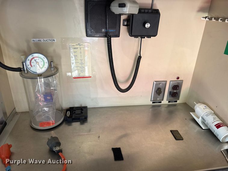 image for item EW4045 2000 Ford F450 Super Duty ambulance
