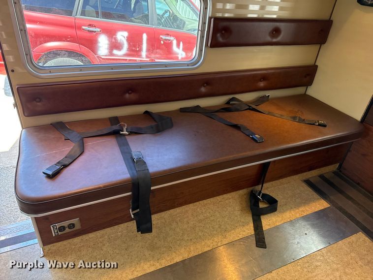 image for item EW4045 2000 Ford F450 Super Duty ambulance