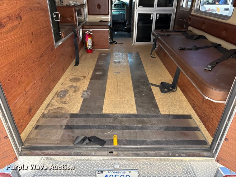 image for item EW4045 2000 Ford F450 Super Duty ambulance