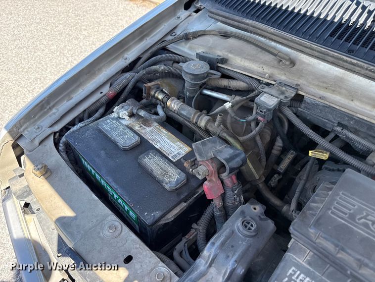 image for item EW4045 2000 Ford F450 Super Duty ambulance