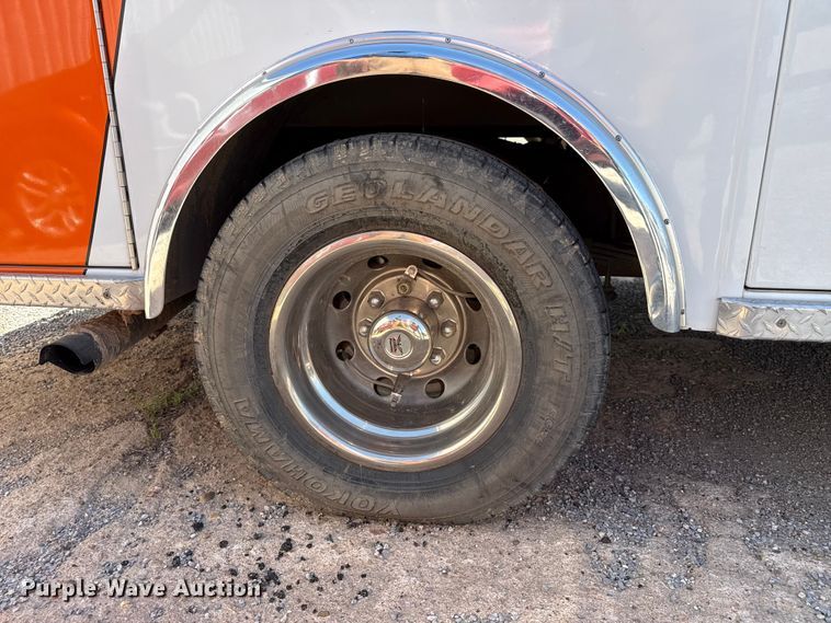 image for item EW4045 2000 Ford F450 Super Duty ambulance