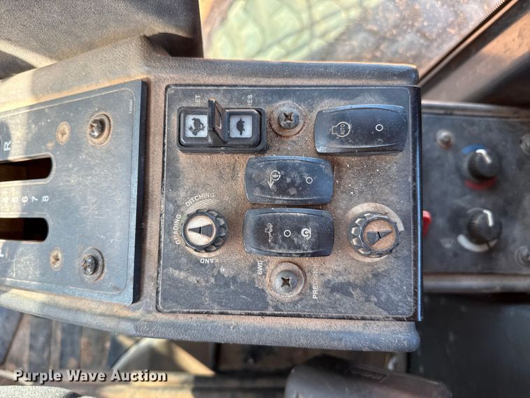 image for item EW4109 2007 John Deere 772D motor grader