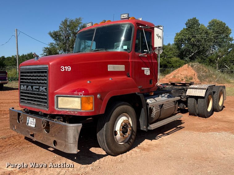 1998 Mack CH600 semi truck