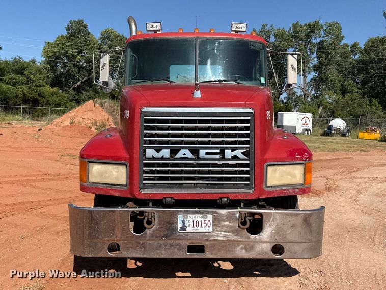 image for item EW4110 1998 Mack CH600 semi truck