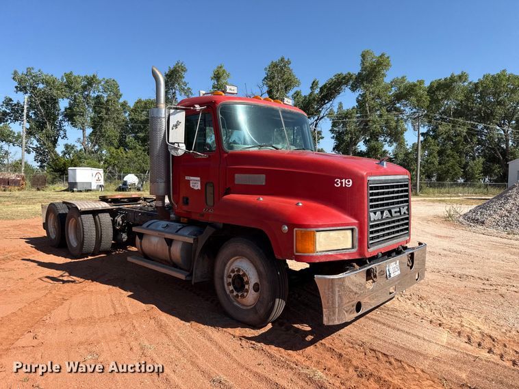image for item EW4110 1998 Mack CH600 semi truck