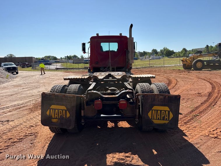 image for item EW4110 1998 Mack CH600 semi truck