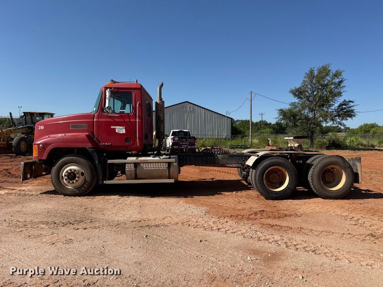 image for item EW4110 1998 Mack CH600 semi truck