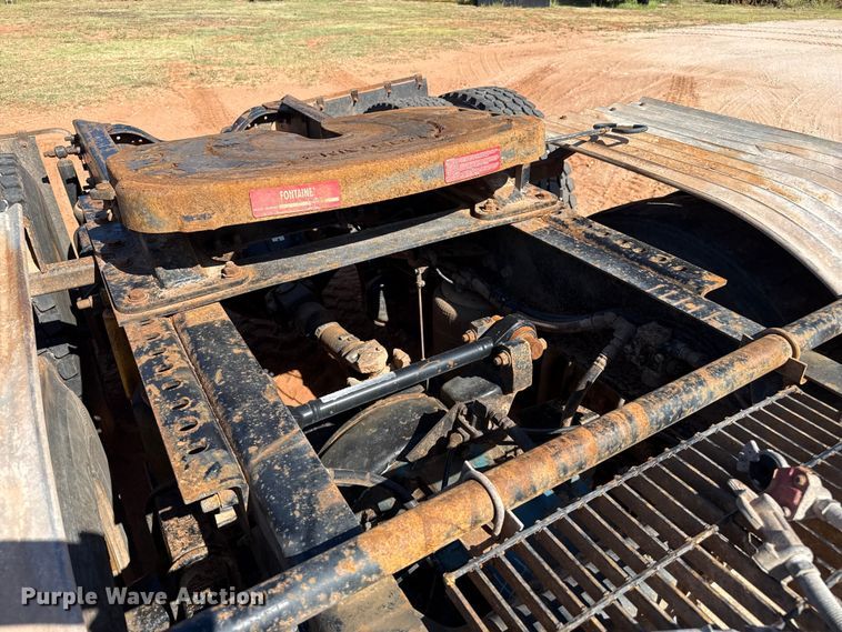 image for item EW4110 1998 Mack CH600 semi truck