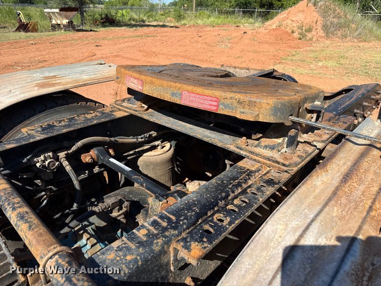 image for item EW4110 1998 Mack CH600 semi truck