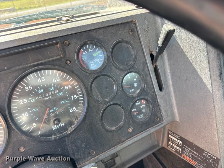 image for item EW4110 1998 Mack CH600 semi truck