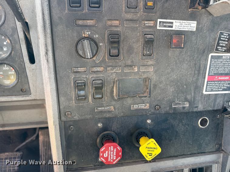 image for item EW4110 1998 Mack CH600 semi truck