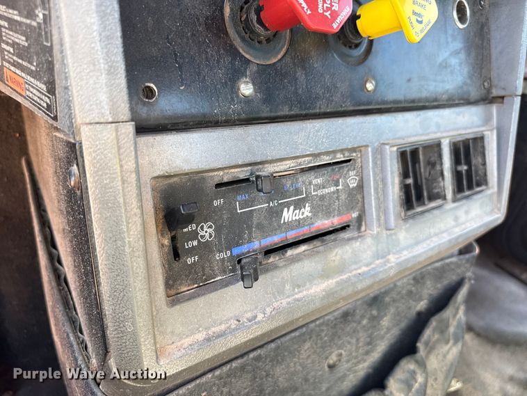 image for item EW4110 1998 Mack CH600 semi truck
