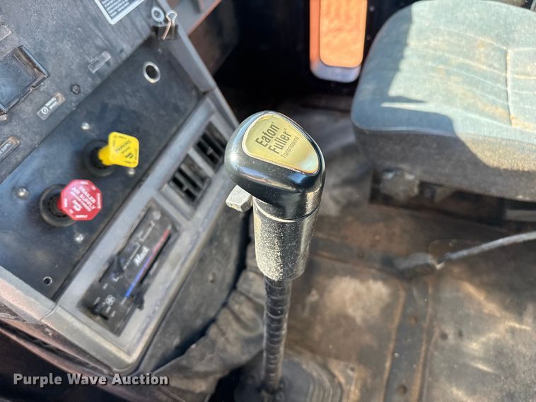 image for item EW4110 1998 Mack CH600 semi truck
