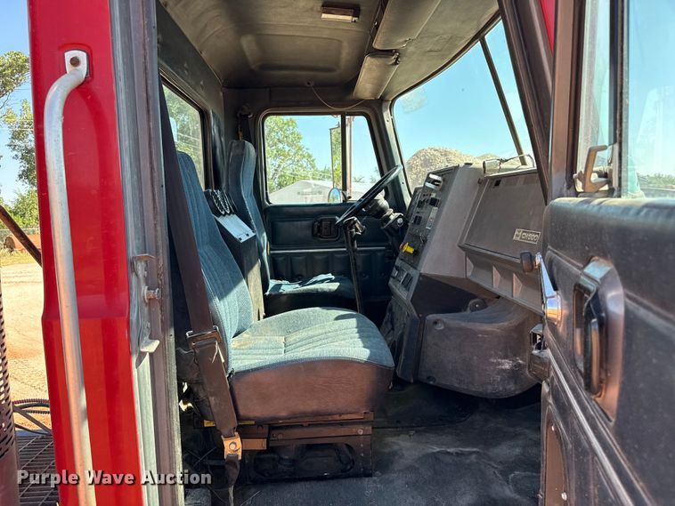 image for item EW4110 1998 Mack CH600 semi truck