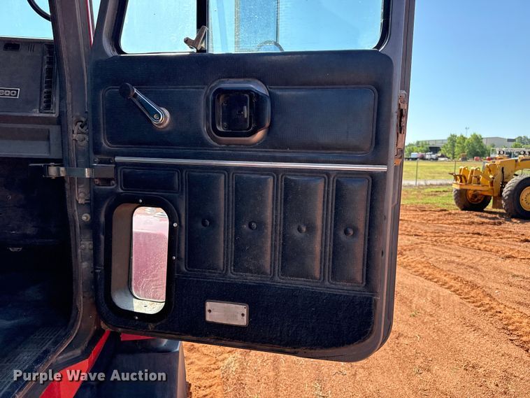 image for item EW4110 1998 Mack CH600 semi truck