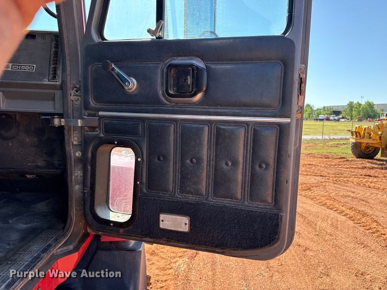 image for item EW4110 1998 Mack CH600 semi truck