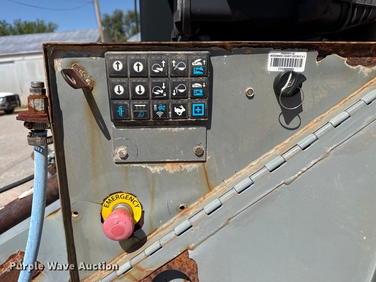 image for item EW4111 2013 Asphalt Zipper cold planer