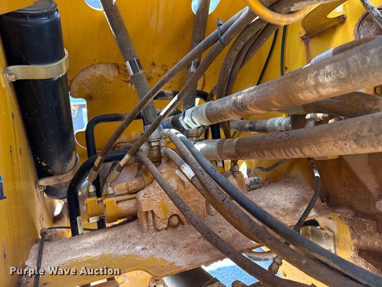 image for item EW4112 2012 John Deere 724K wheel loader