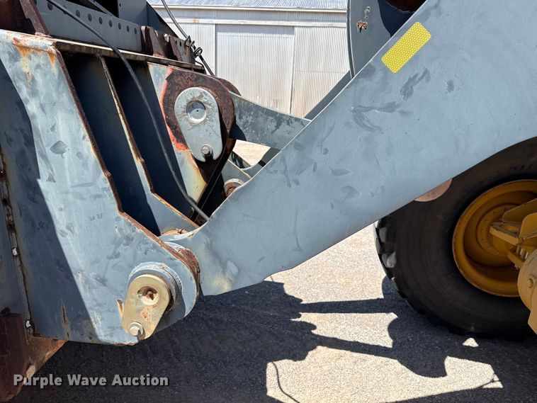 image for item EW4112 2012 John Deere 724K wheel loader