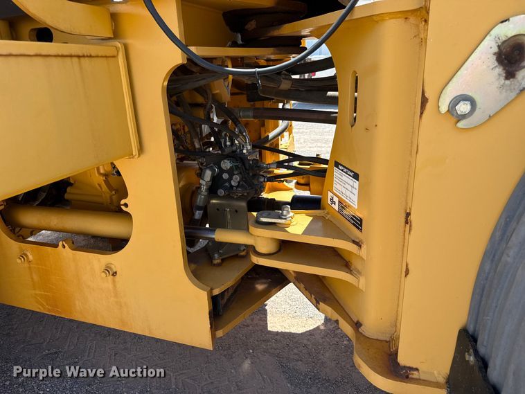 image for item EW4112 2012 John Deere 724K wheel loader