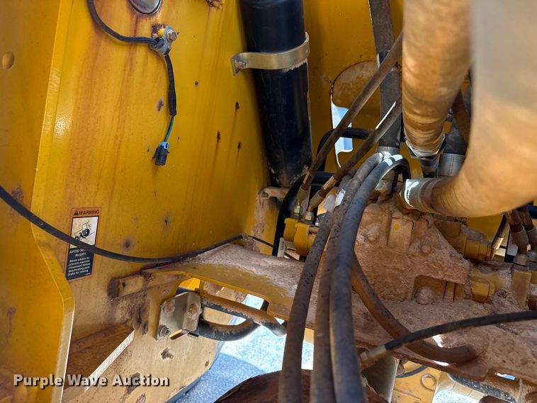 image for item EW4112 2012 John Deere 724K wheel loader
