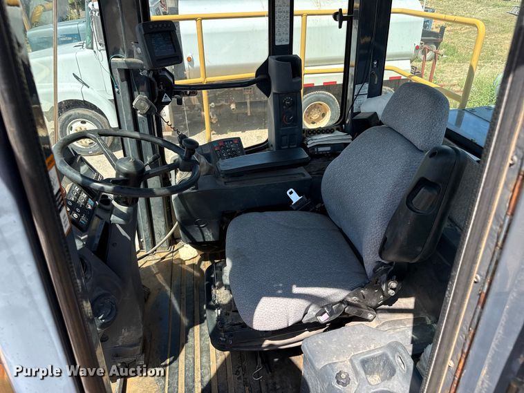 image for item EW4112 2012 John Deere 724K wheel loader