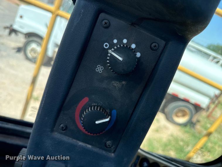 image for item EW4112 2012 John Deere 724K wheel loader