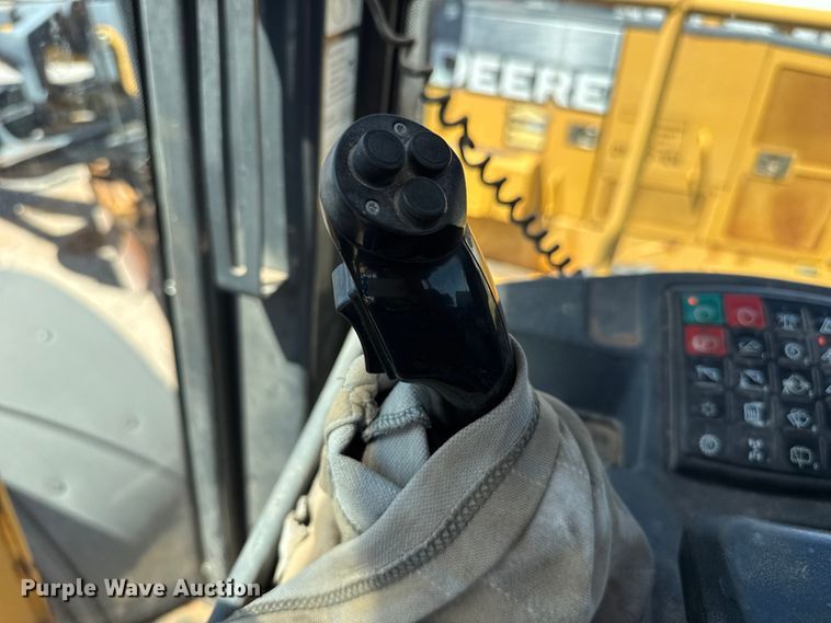 image for item EW4112 2012 John Deere 724K wheel loader