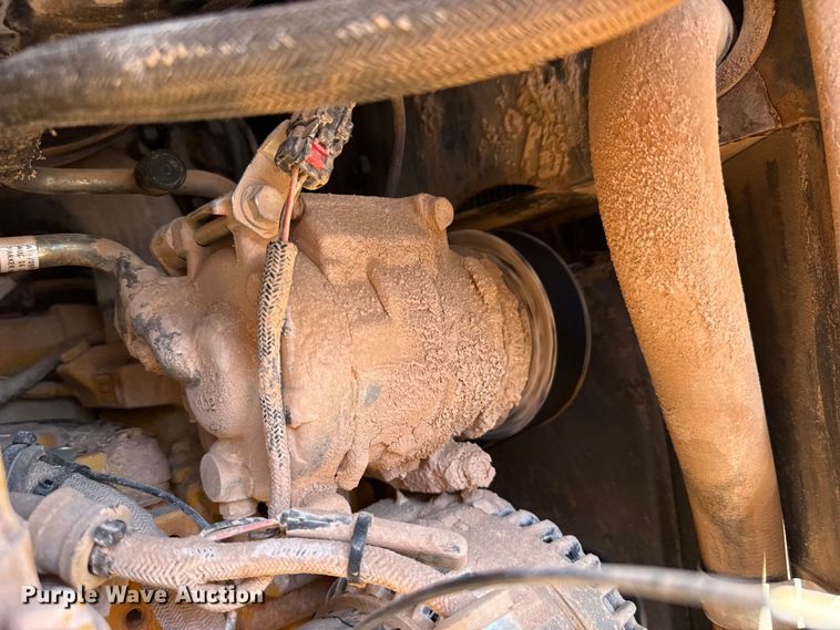 image for item EW4112 2012 John Deere 724K wheel loader