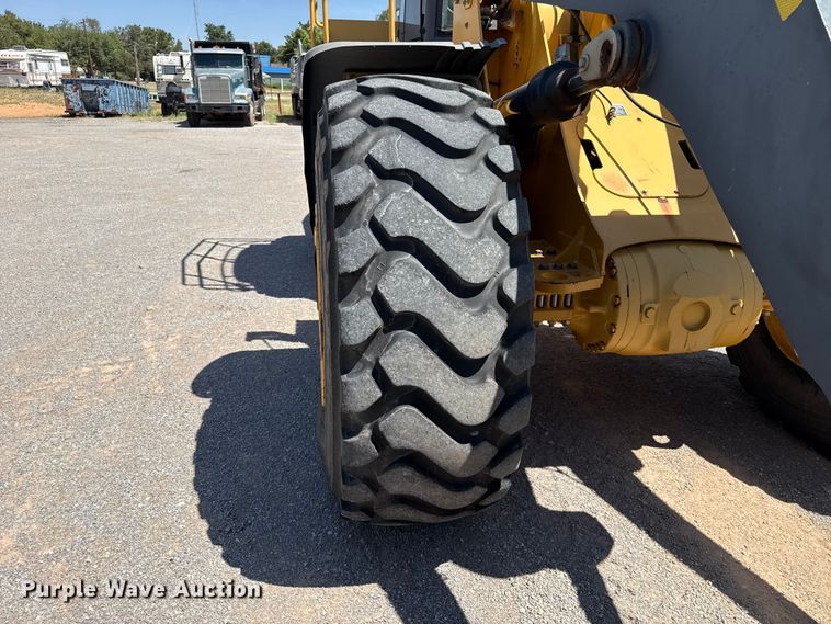 image for item EW4112 2012 John Deere 724K wheel loader