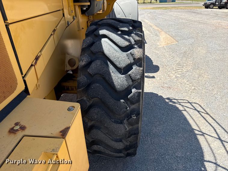 image for item EW4112 2012 John Deere 724K wheel loader