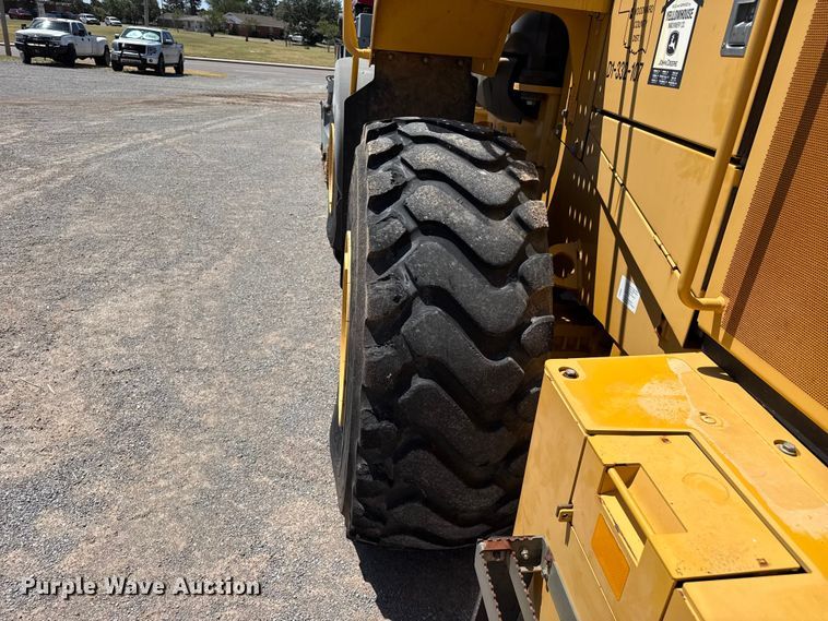 image for item EW4112 2012 John Deere 724K wheel loader