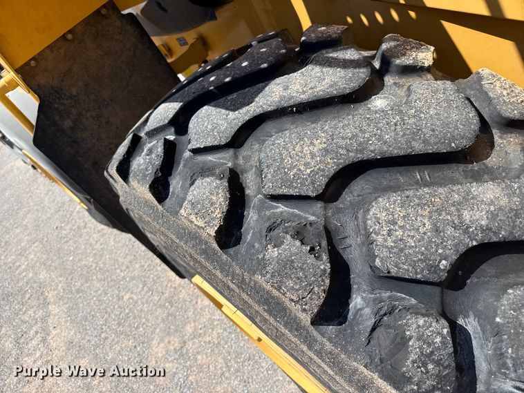 image for item EW4112 2012 John Deere 724K wheel loader