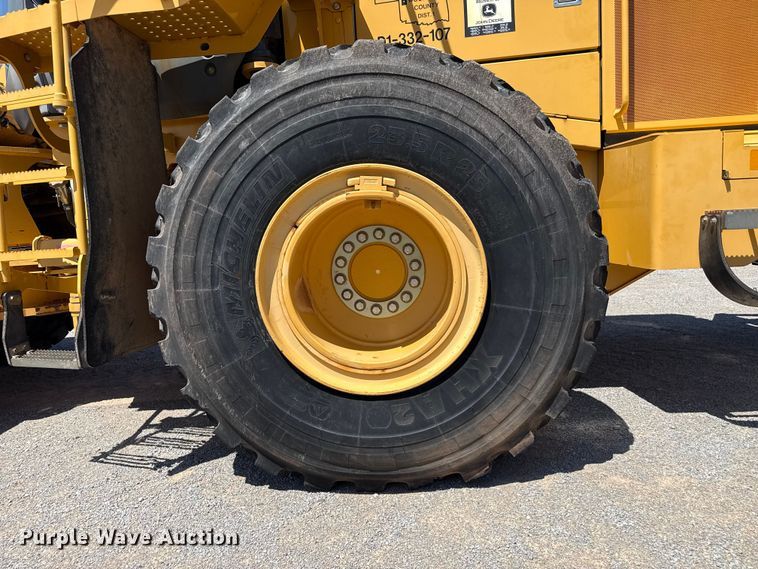 image for item EW4112 2012 John Deere 724K wheel loader