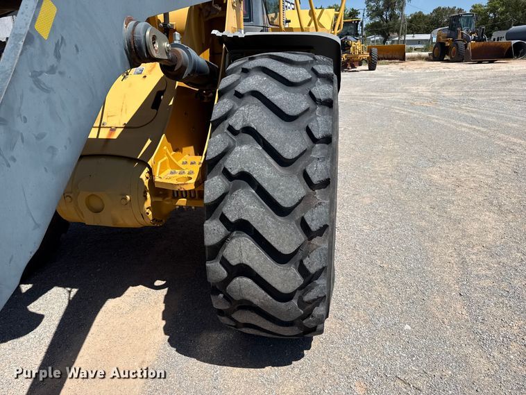 image for item EW4112 2012 John Deere 724K wheel loader