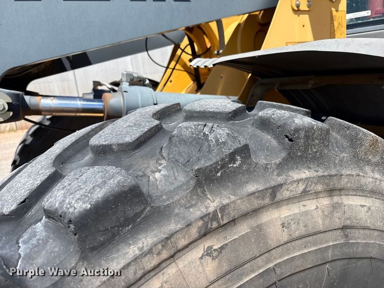 image for item EW4112 2012 John Deere 724K wheel loader