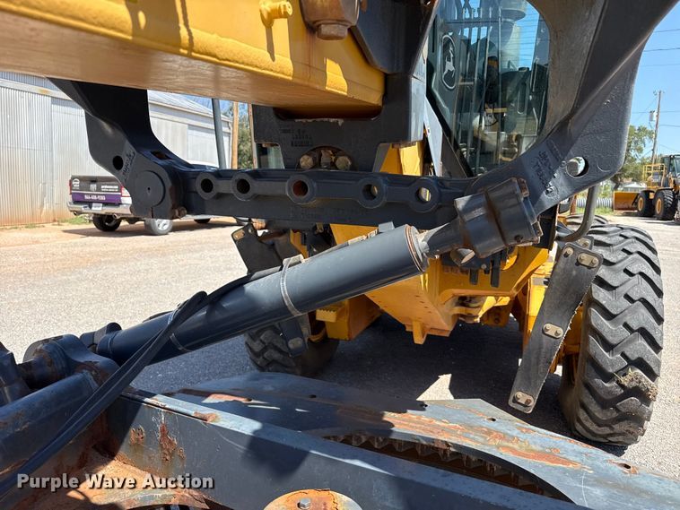 image for item EW4113 2009 John Deere 772D motor grader