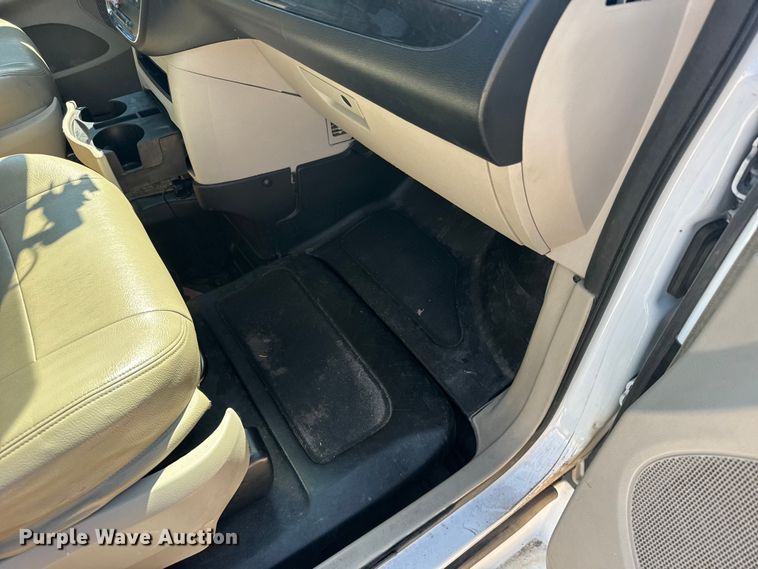 image for item EW4980 2015 Dodge Grand Caravan handicap accessible van