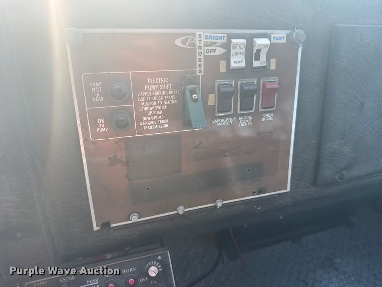 image for item EW4981 1988 Pierce Arrow  pumper fire truck