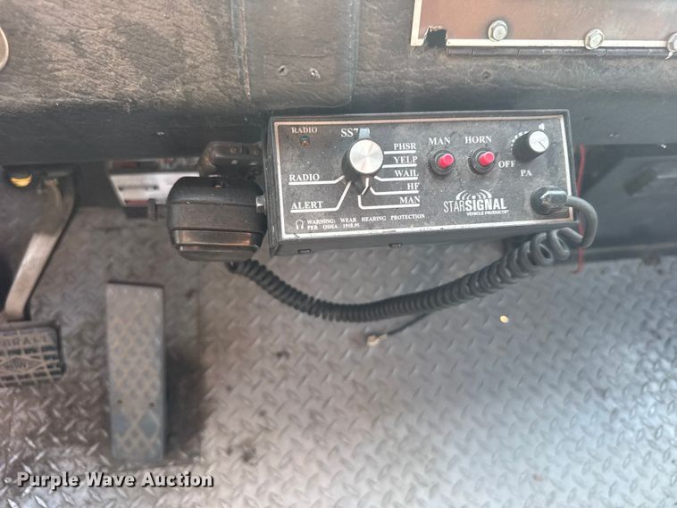 image for item EW4981 1988 Pierce Arrow  pumper fire truck