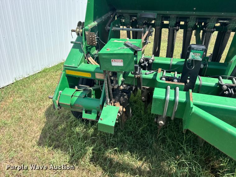 image for item EW4985 2009 Great Plains 1006NT-1575 no-till grain drill