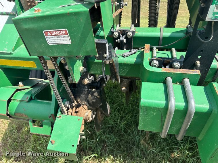 image for item EW4985 2009 Great Plains 1006NT-1575 no-till grain drill