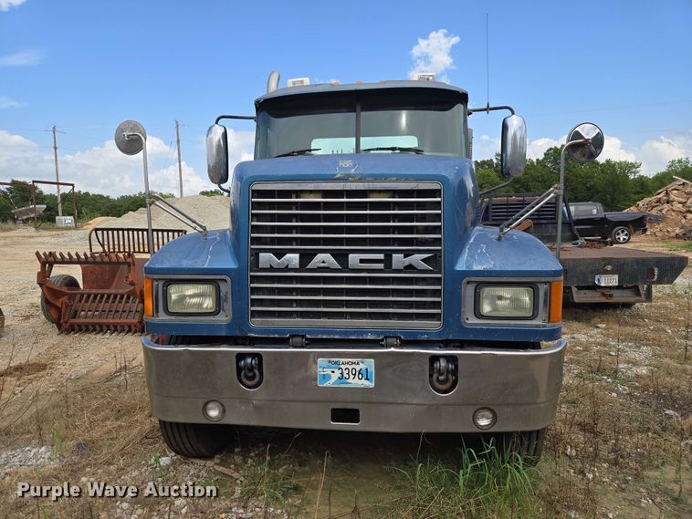 image for item EW8497 2007 Mack CHN semi truck