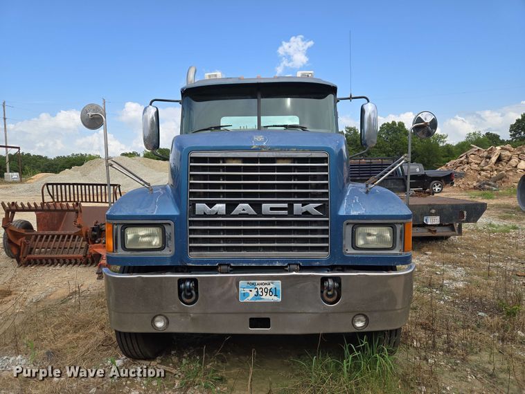 image for item EW8497 2007 Mack CHN semi truck