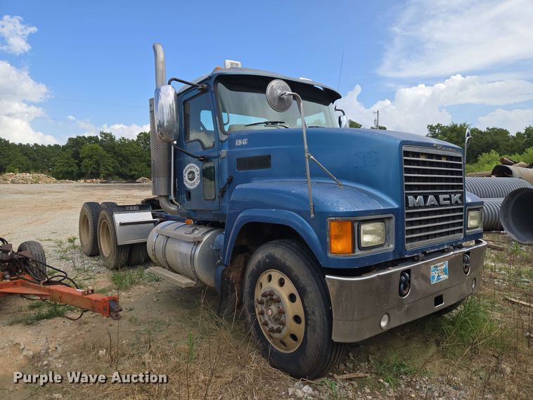 image for item EW8497 2007 Mack CHN semi truck
